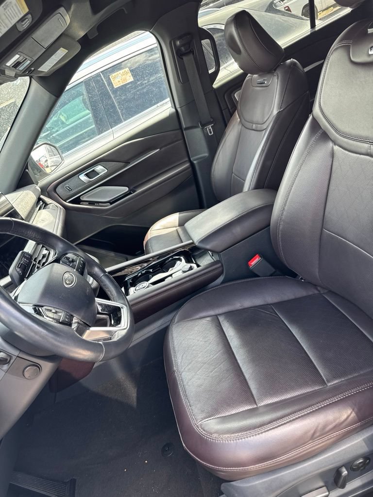 Used 2025 Ford Explorer Platinum AWD/4WD image 10