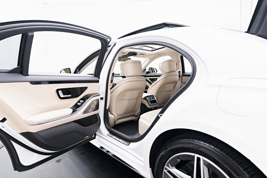 Used 2024 Mercedes-Benz S 580e 4MATIC Sedan image 33