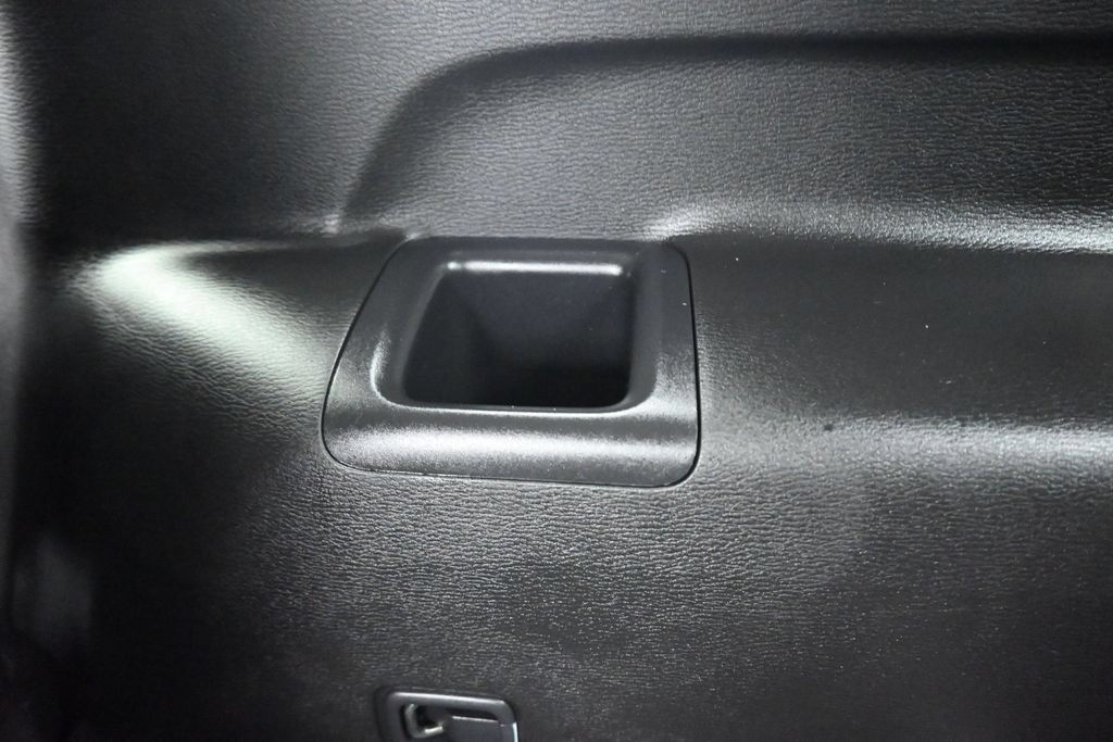 Used 2025 Mitsubishi Outlander AWD image 40