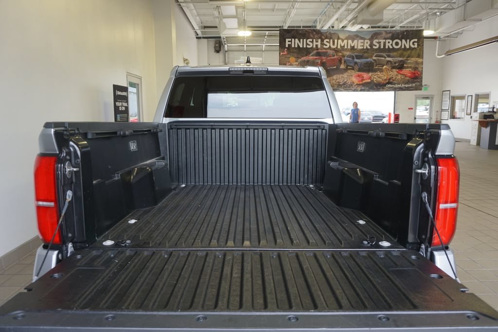 Certified 2025 Toyota Tacoma TRD Off-Road AWD/4WD image 15