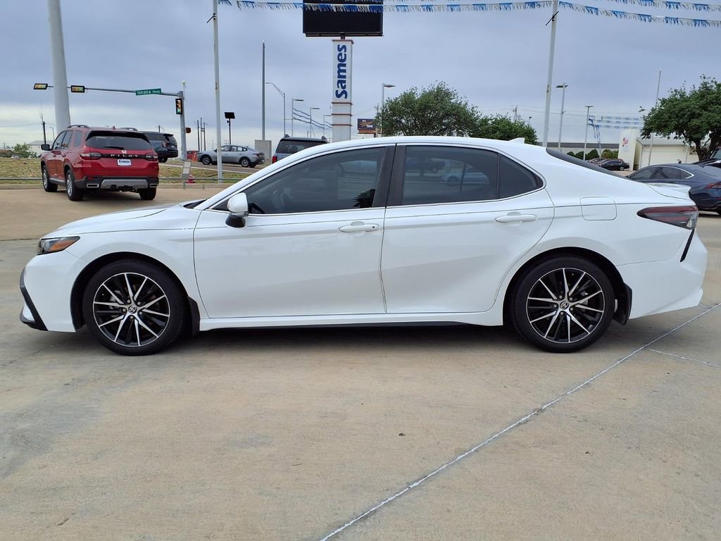 Used 2023 Toyota Camry SE image 4