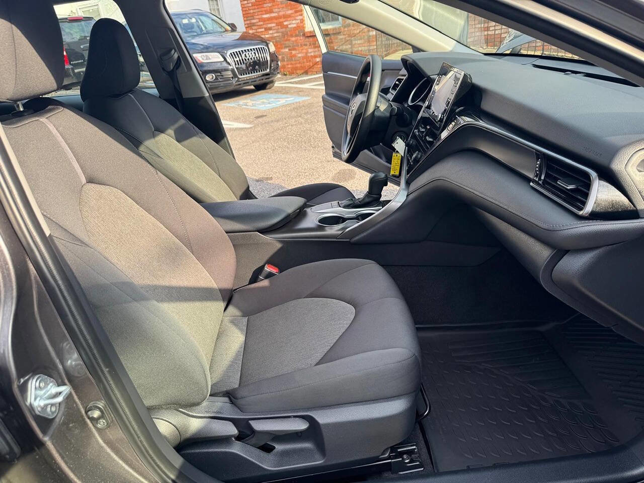 Used 2022 Toyota Camry LE image 25