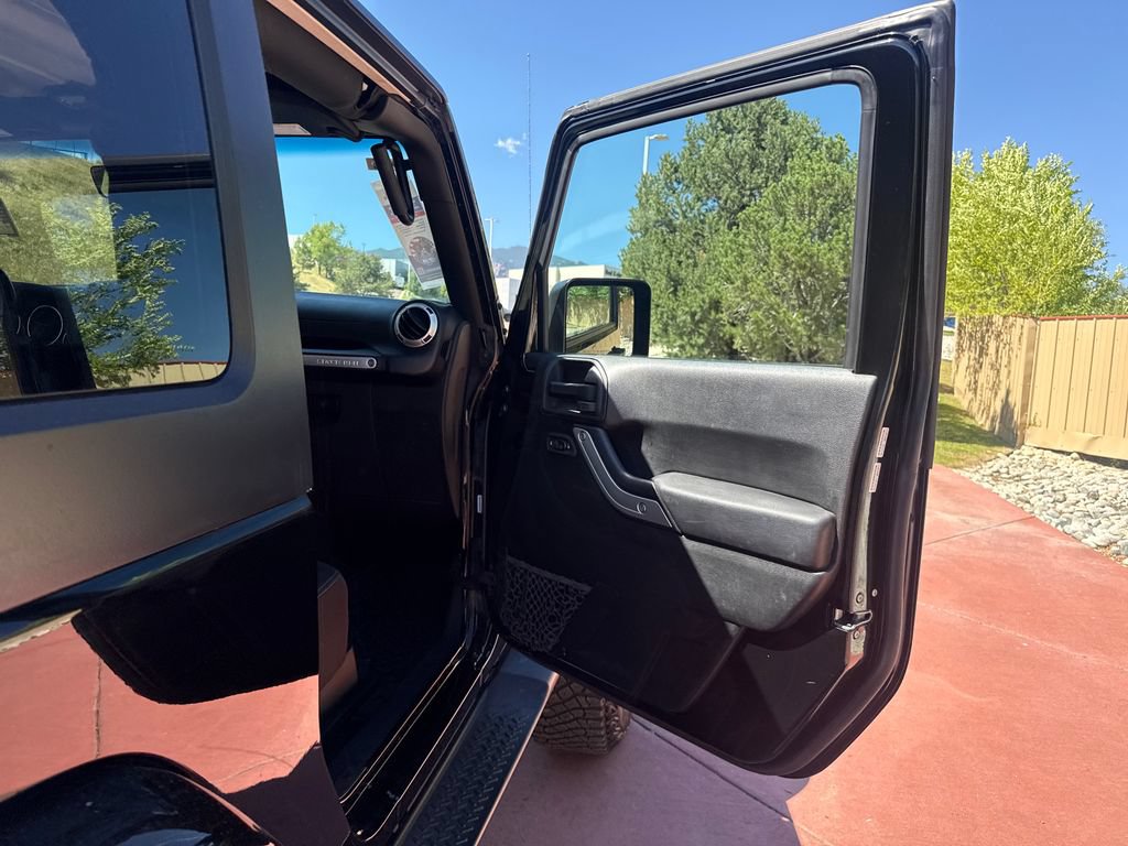 Used 2017 Jeep Wrangler Sahara AWD/4WD image 22