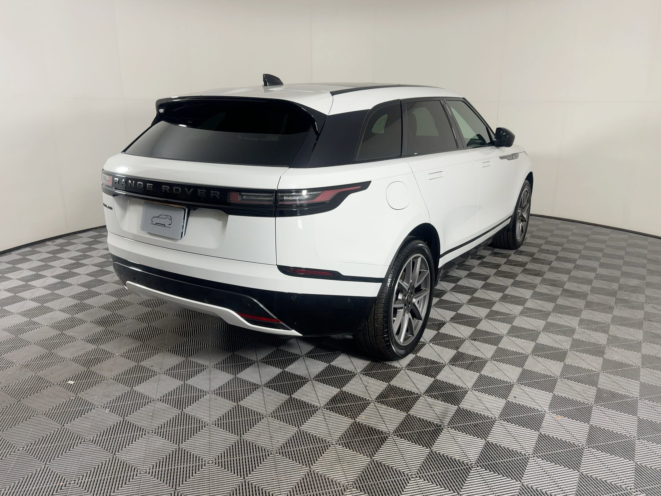 New 2026 Land Rover Range Rover Velar Dynamic SE image 30