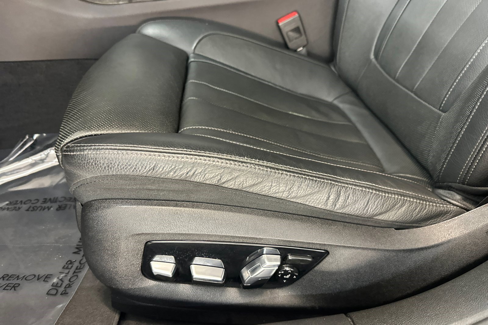 Used 2022 BMW 740i w/ M Sport Package RWD image 14
