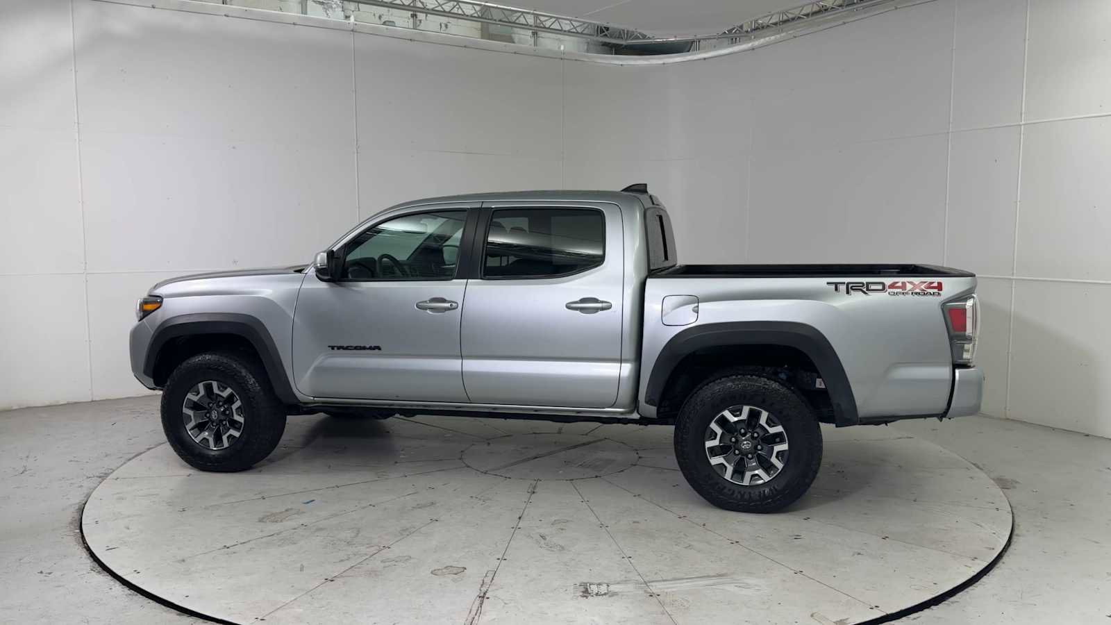 Used 2023 Toyota Tacoma TRD Off-Road w/ Technology Package AWD/4WD image 5
