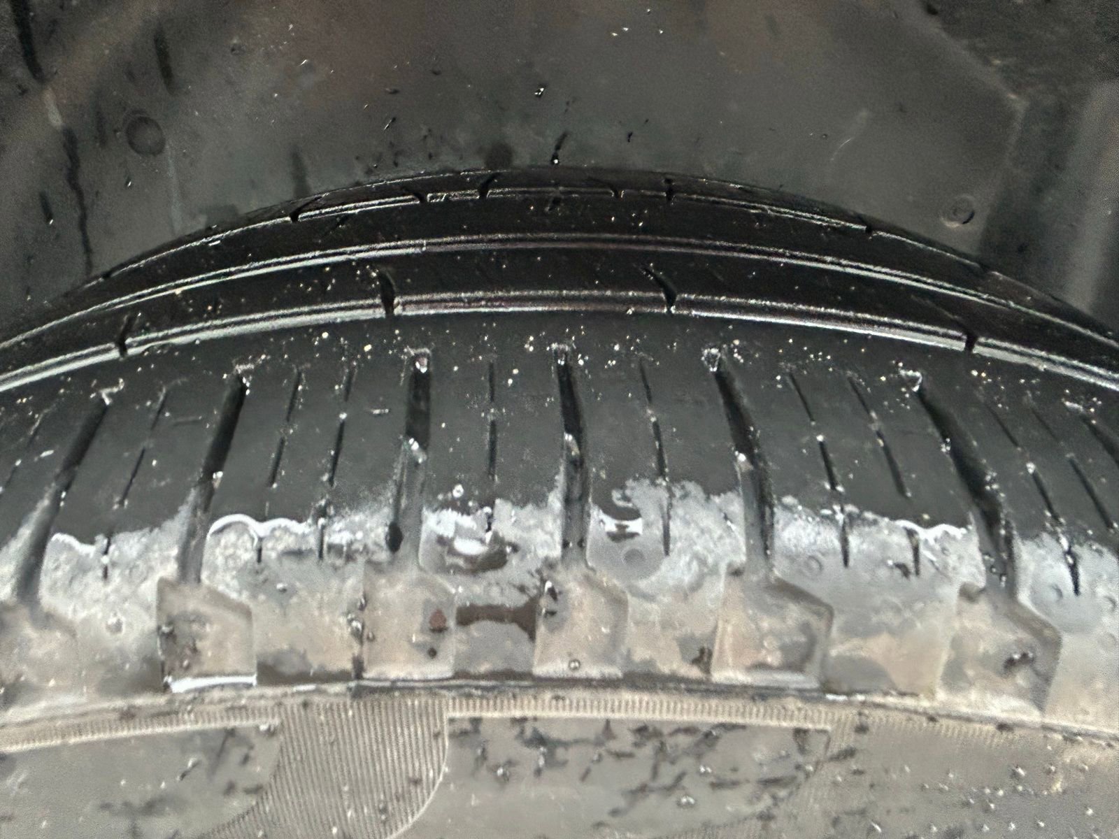 Used 2013 Ford Edge Limited image 24