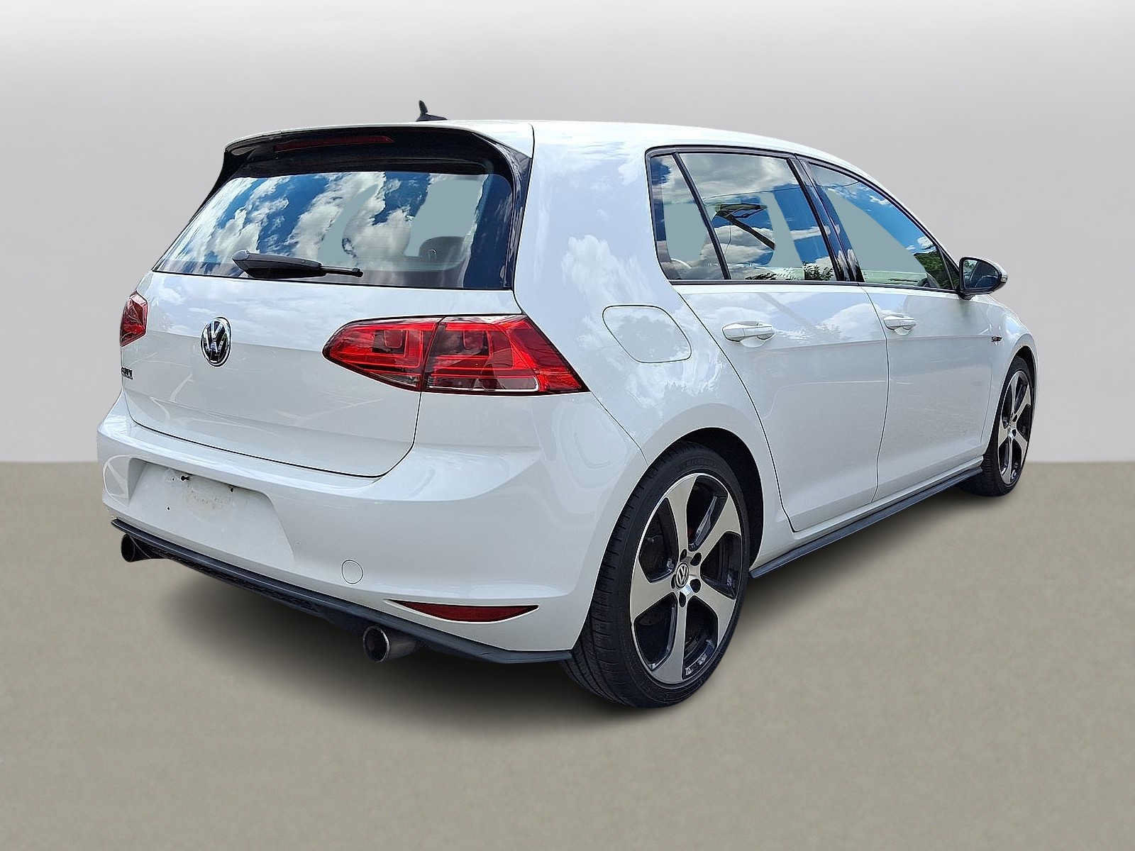 Used 2015 Volkswagen GTI S FWD image 31