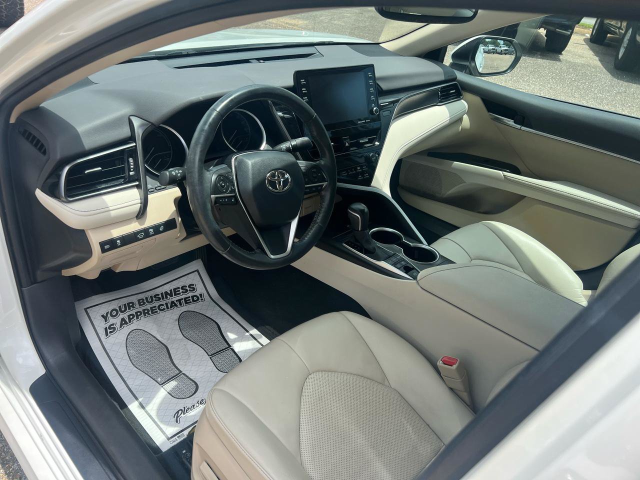Used 2022 Toyota Camry XLE w/ Cold Weather Package FWD image 15