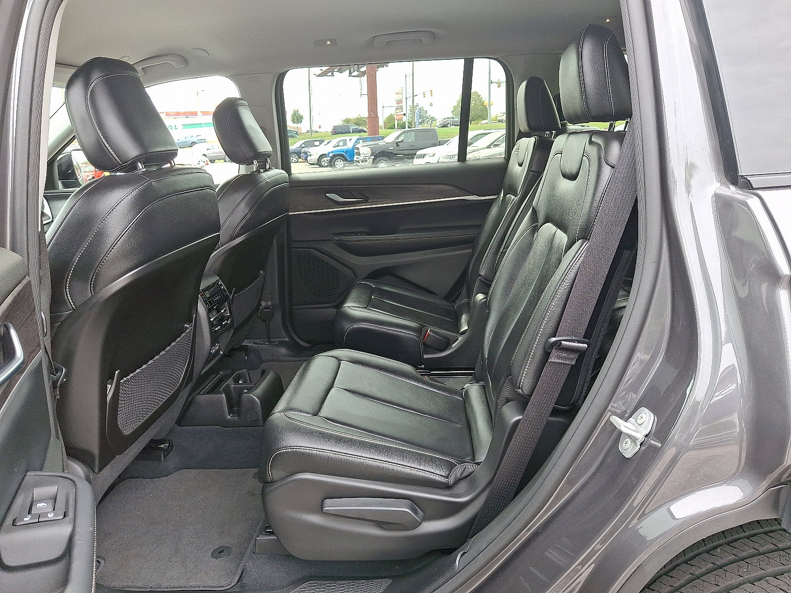 Used 2023 Jeep Grand Cherokee L Limited w/ Trailer Tow Group (B) image 12