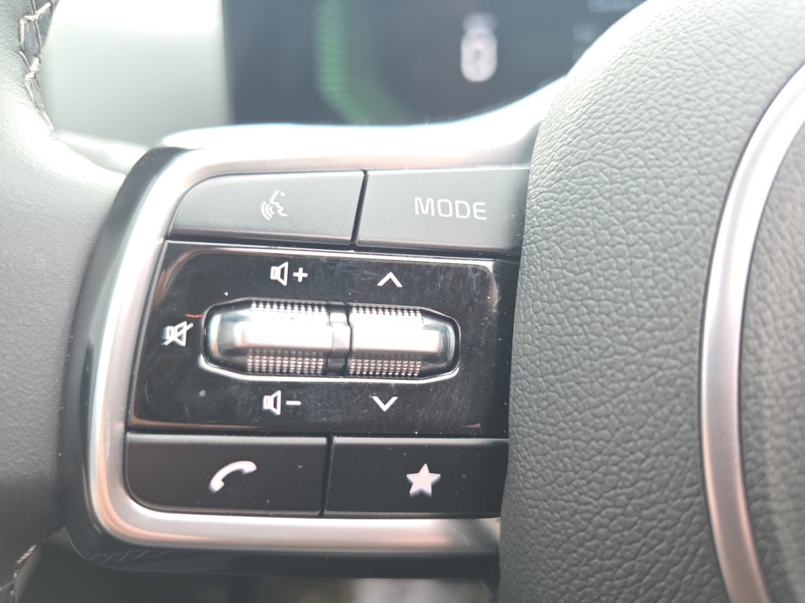 Certified 2025 Kia Sorento S w/ Panoramic Sunroof Package image 24