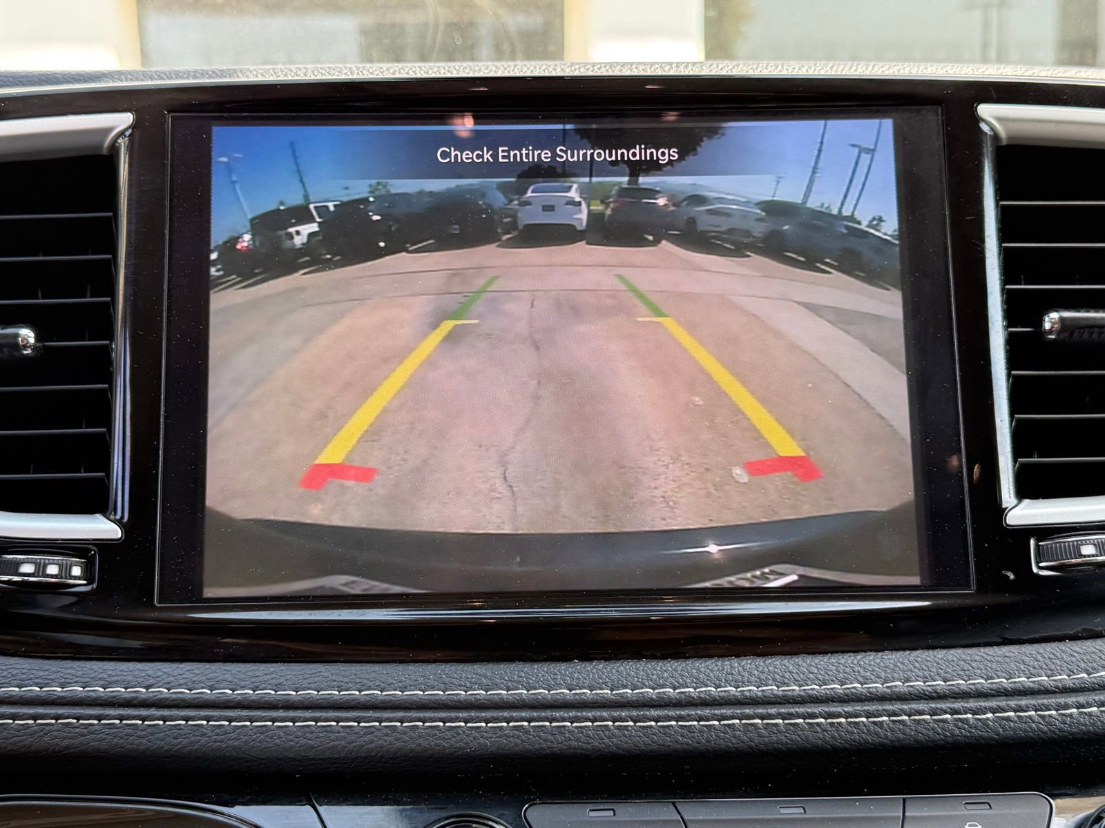 Used 2023 Chrysler Pacifica Touring-L image 39