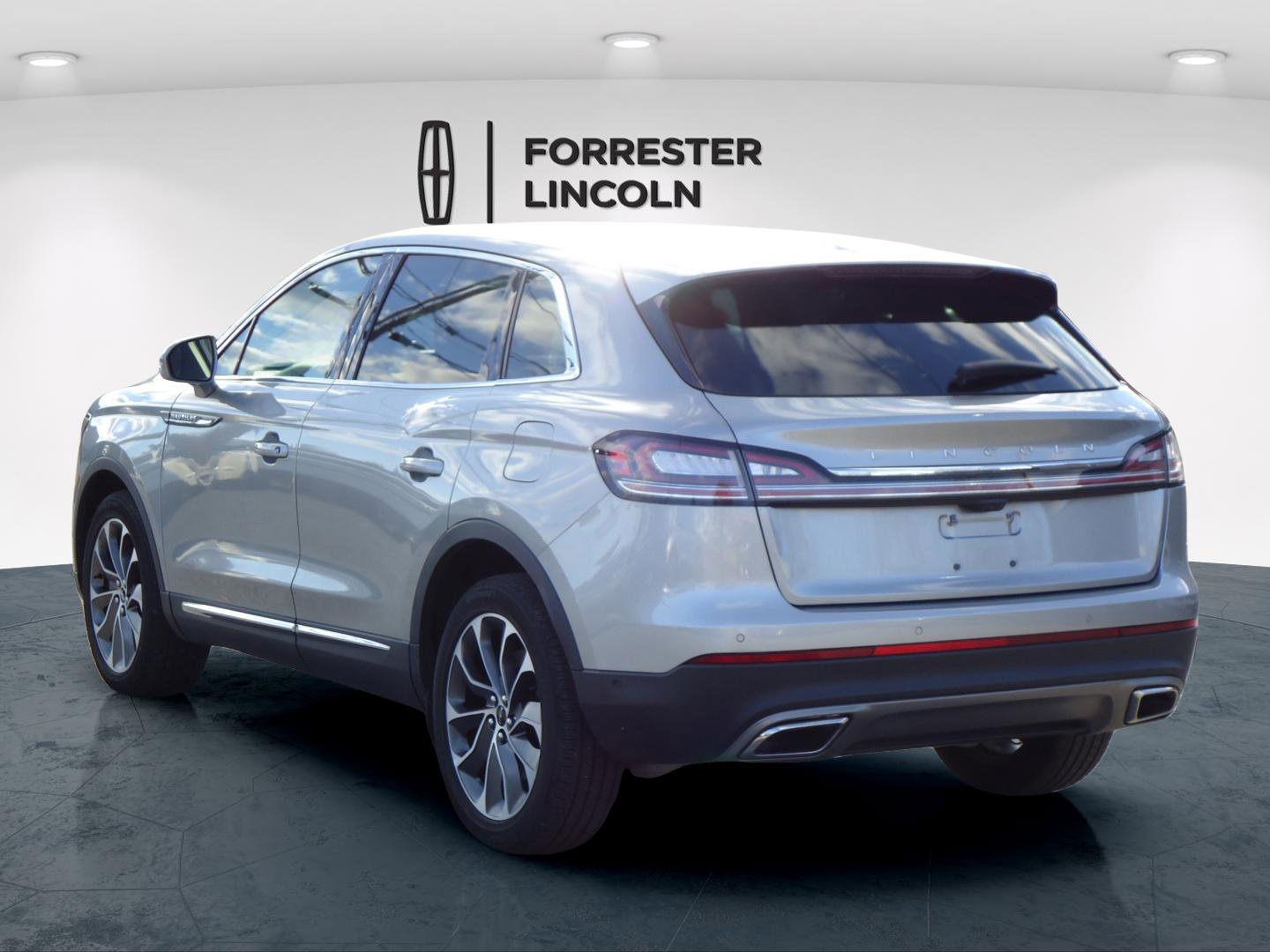 Used 2023 Lincoln Nautilus Reserve w/ Equipment Group 201A AWD/4WD image 5