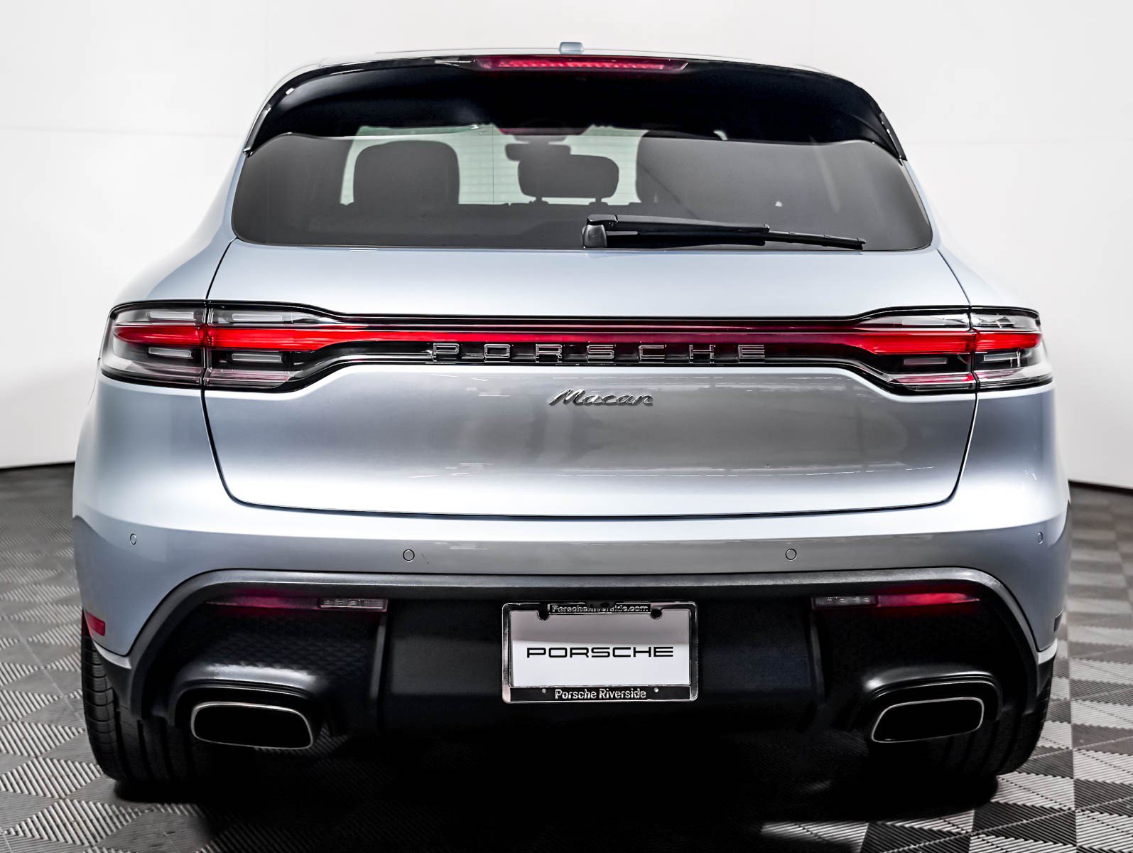 Certified 2023 Porsche Macan AWD/4WD image 11