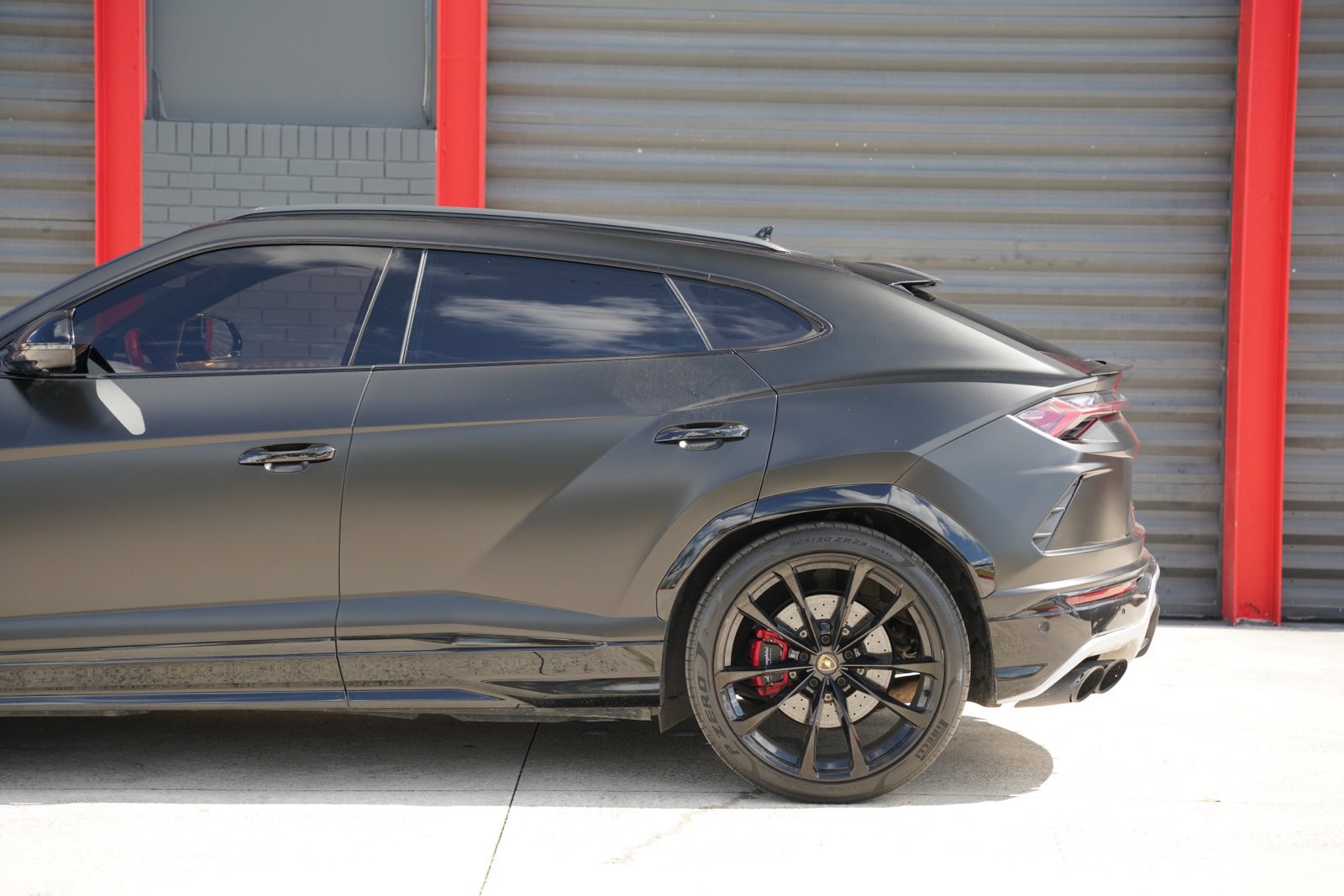 Used 2019 Lamborghini Urus AWD/4WD image 2