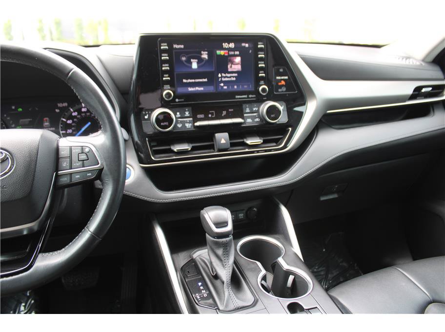 Used 2021 Toyota Highlander XLE AWD/4WD image 22
