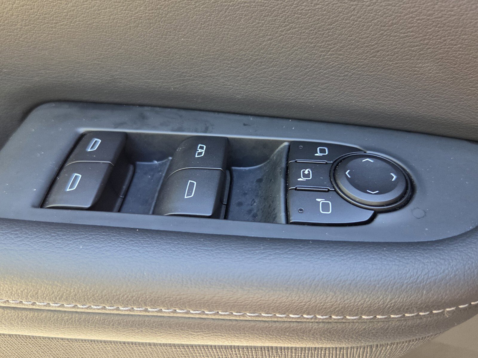 Used 2025 Buick Enclave Preferred FWD image 36