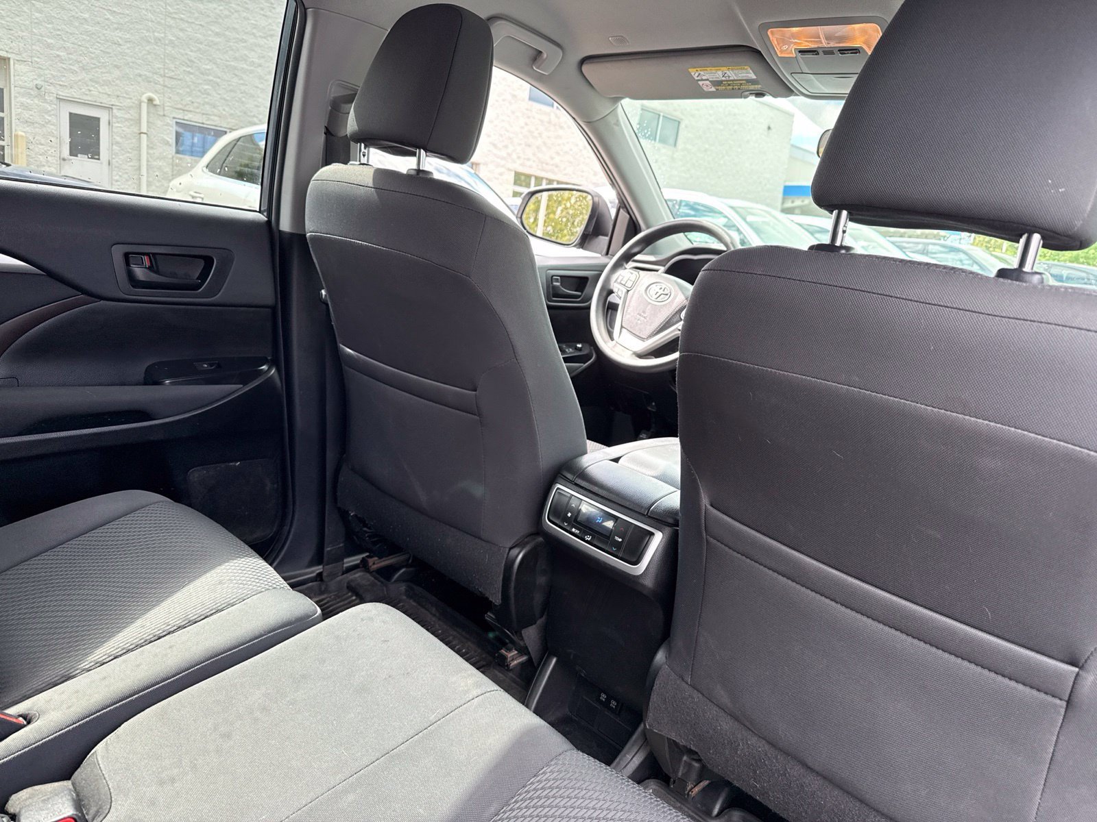 Used 2019 Toyota Highlander LE AWD/4WD image 15