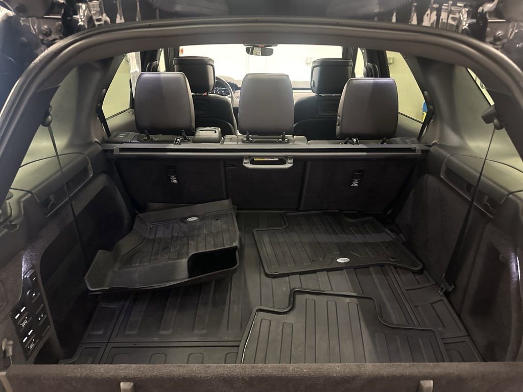 Used 2022 Land Rover Discovery HSE R-Dynamic image 32