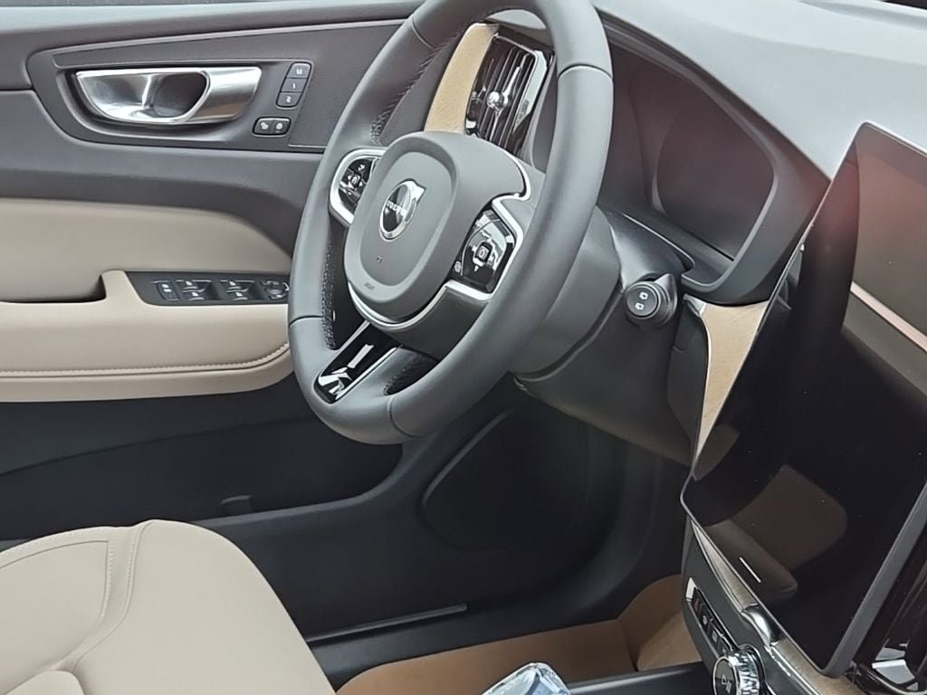 New 2026 Volvo XC60 B5 Plus w/ Protection Package Premier AWD/4WD image 10