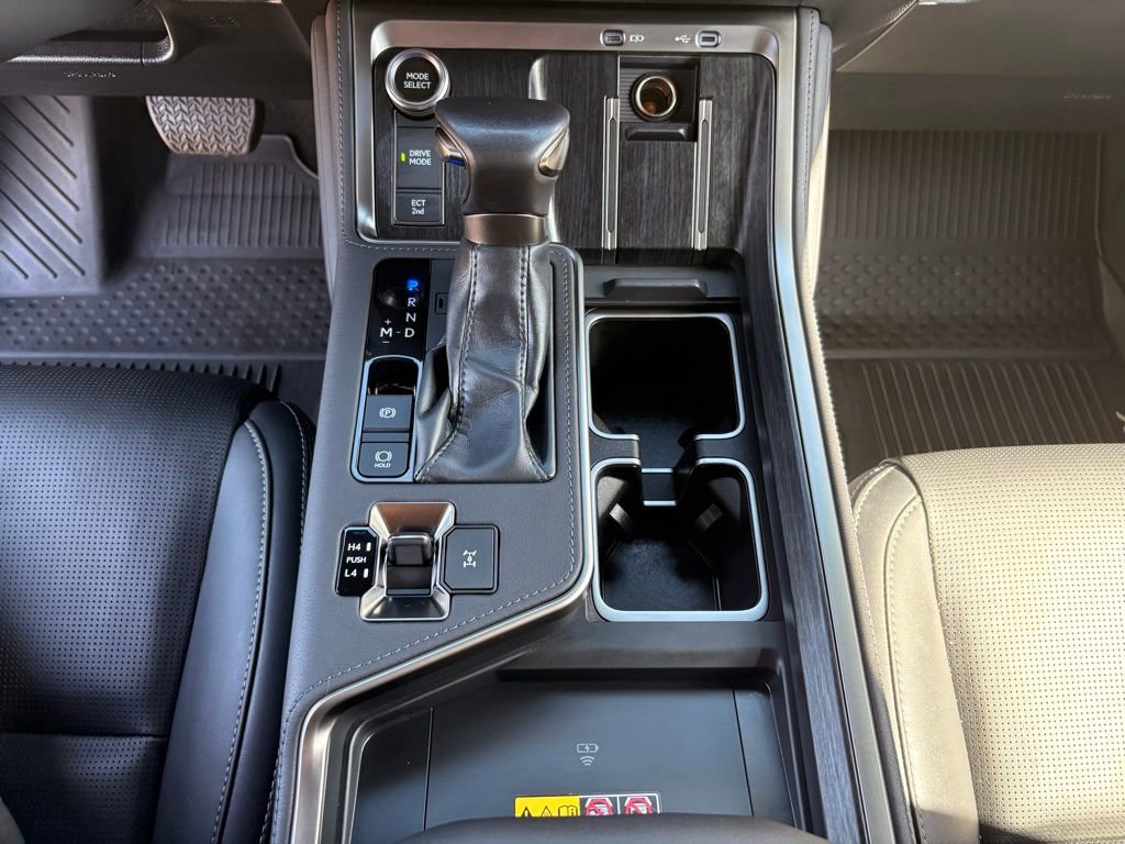 Used 2024 Lexus GX 550 w/ Accessory Package (2T) image 23