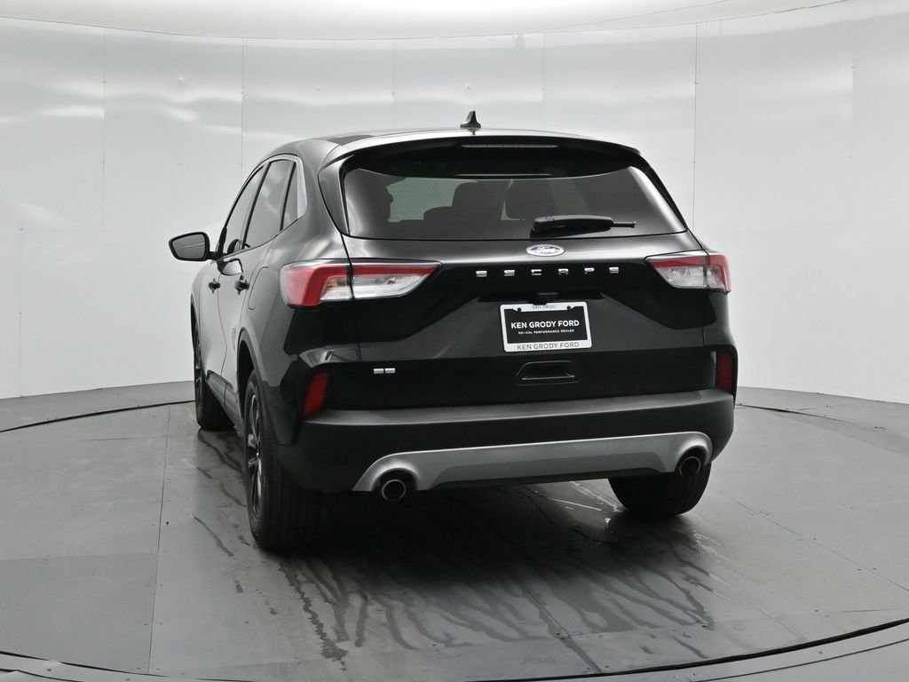Certified 2022 Ford Escape SE image 26