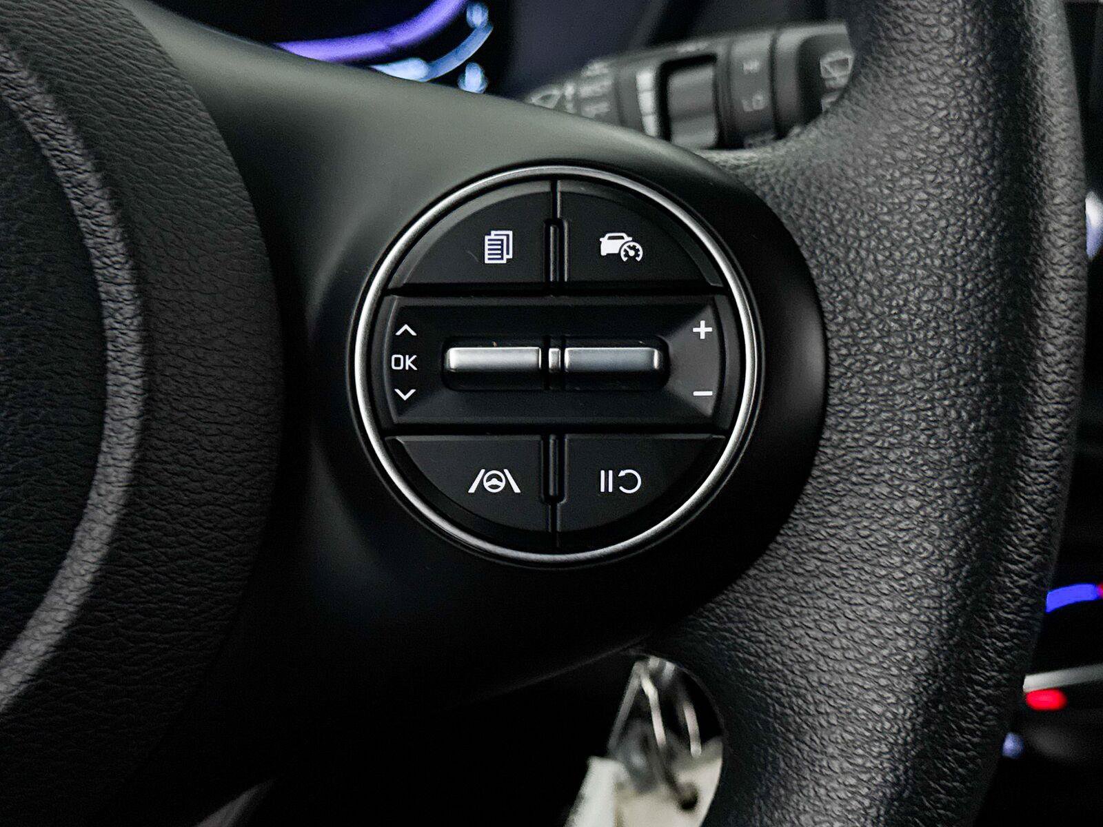 Used 2025 Kia Soul LX w/ LX Technology Package FWD image 33