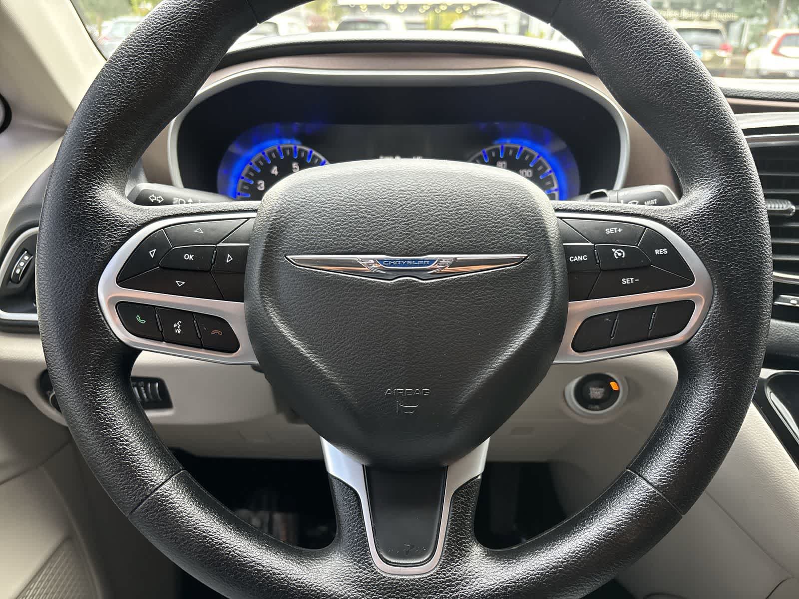 Certified 2020 Chrysler Voyager Lxi FWD image 11