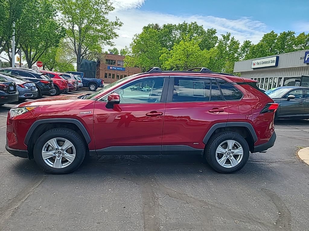Used 2020 Toyota RAV4 XLE w/ Convenience Package AWD/4WD image 4
