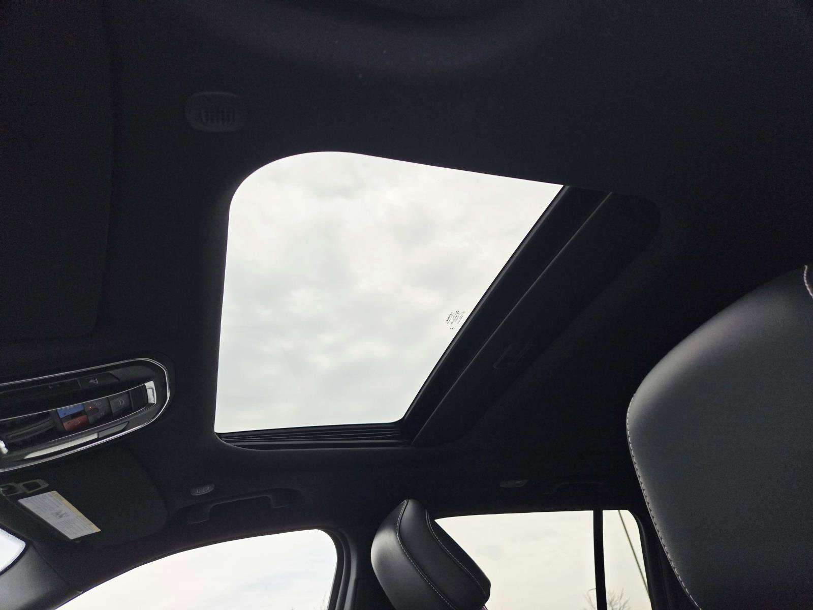 Used 2024 Jeep Grand Cherokee Altitude image 10