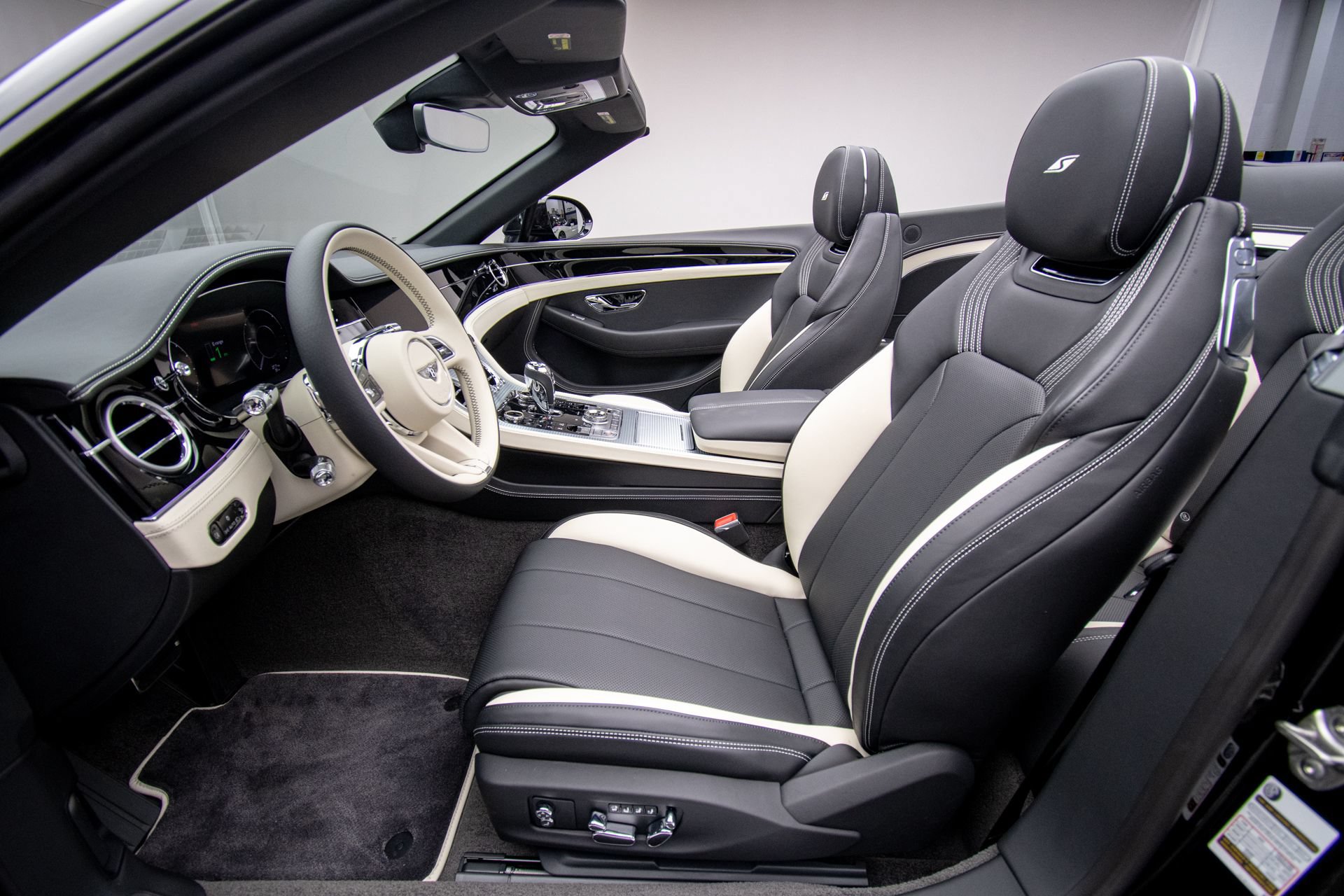 New 2026 Bentley Continental GTC AWD/4WD image 19