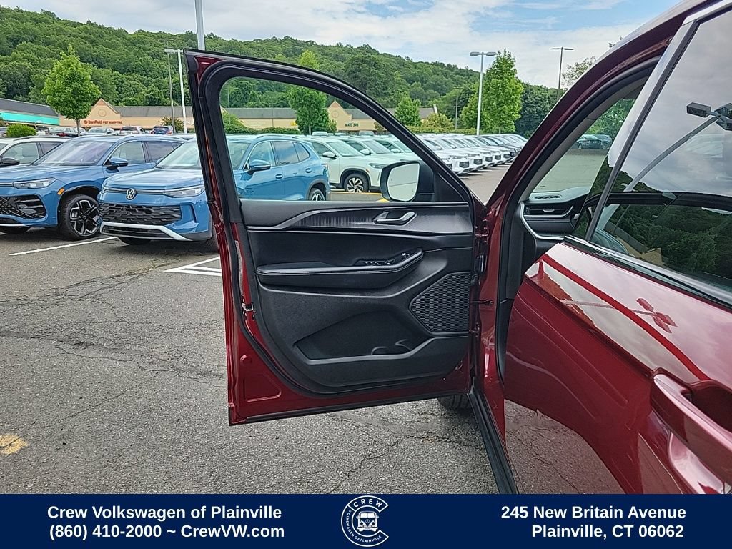 Used 2024 Jeep Grand Cherokee Laredo X AWD/4WD image 38