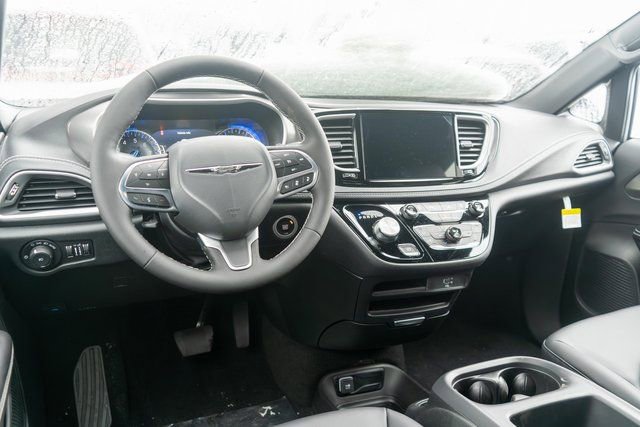 New 2026 Chrysler Pacifica Select image 12