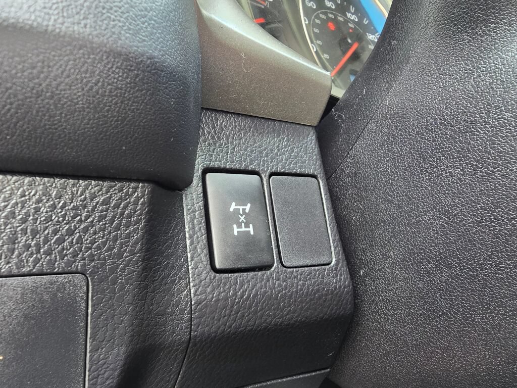 Used 2015 Toyota RAV4 LE AWD/4WD image 20