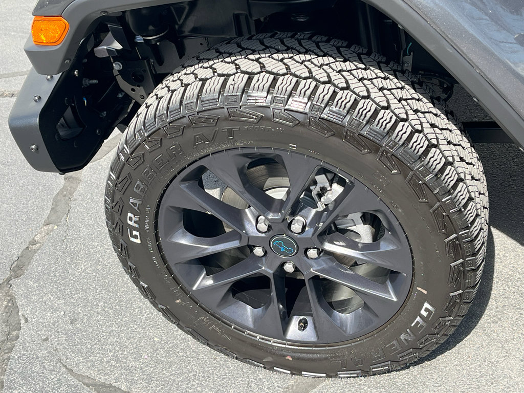 Used 2025 Jeep Wrangler Sahara image 13