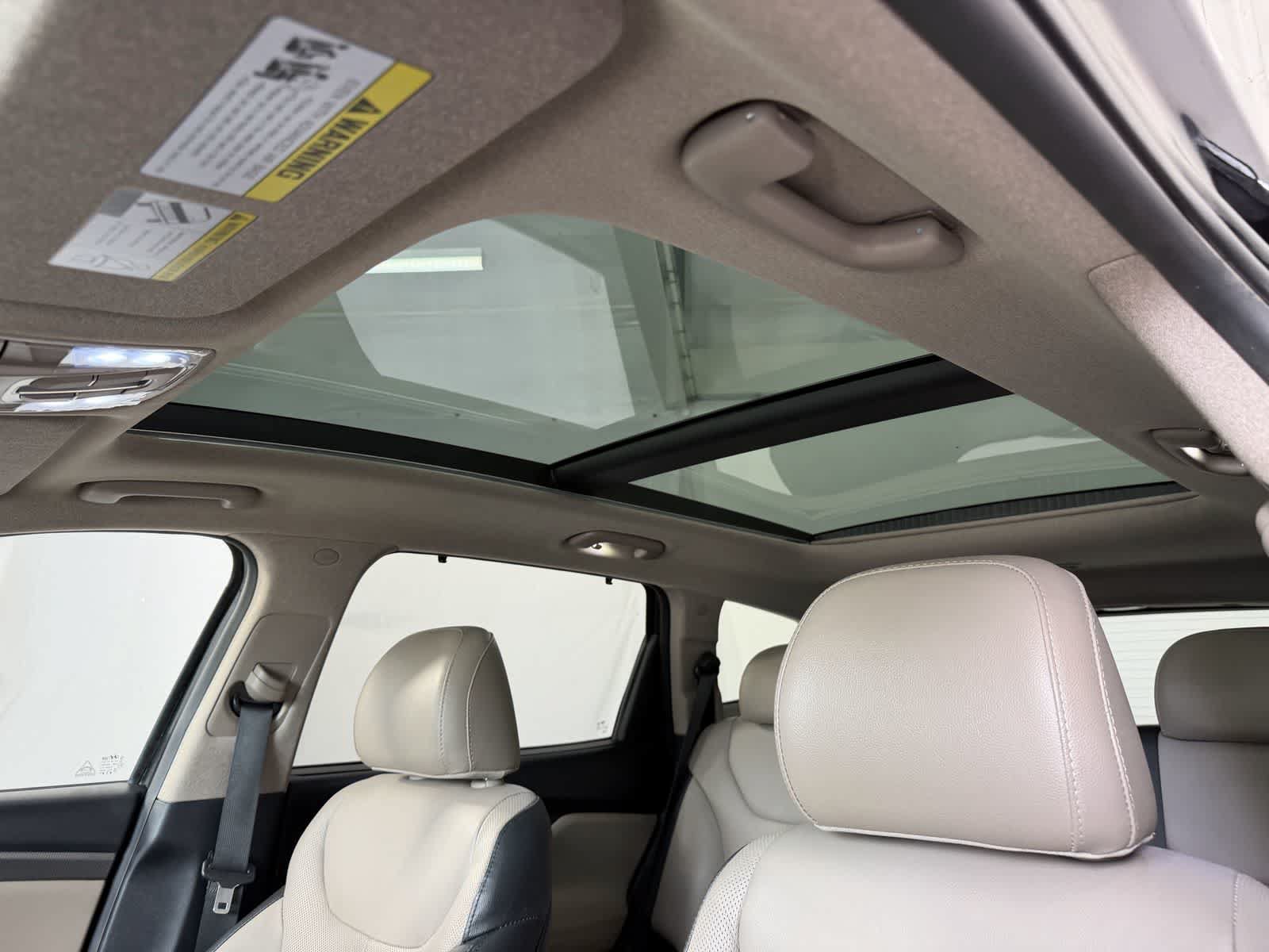 Used 2020 Hyundai Santa Fe SEL w/ Convenience + Premium Package AWD/4WD image 16
