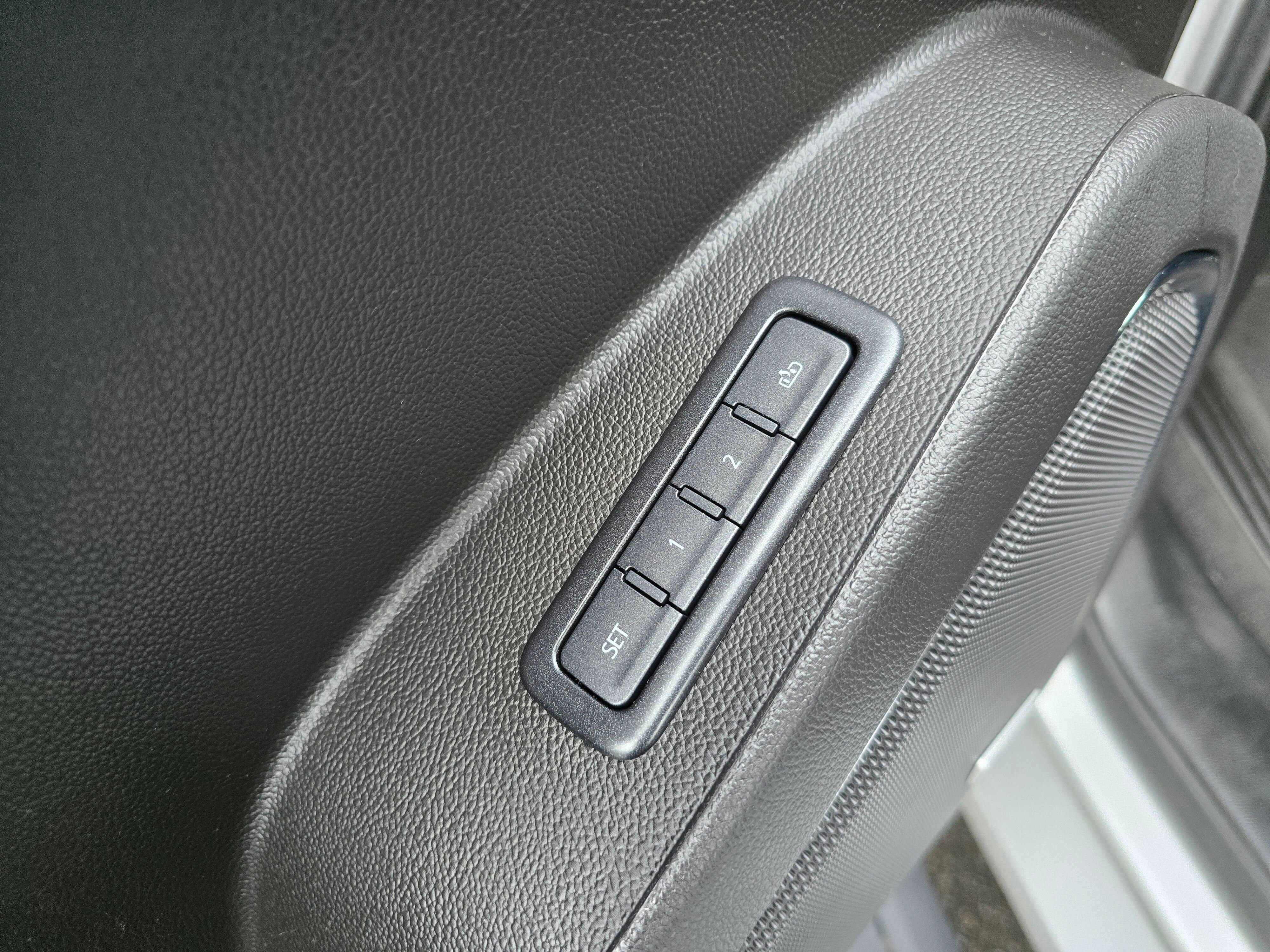 Used 2020 GMC Yukon XL Denali w/ Denali Premium Package image 29