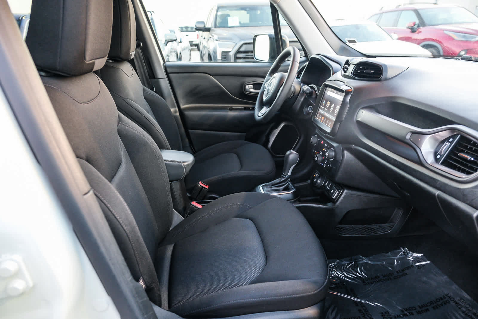 Used 2023 Jeep Renegade Latitude AWD/4WD image 18