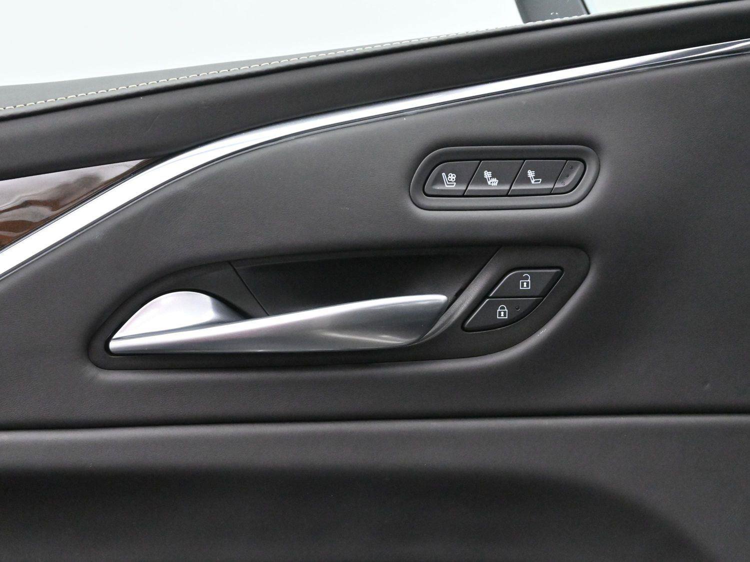 Certified 2024 Cadillac Escalade ESV Premium Luxury Platinum w/ Heavy-Duty Trailer Package image 13