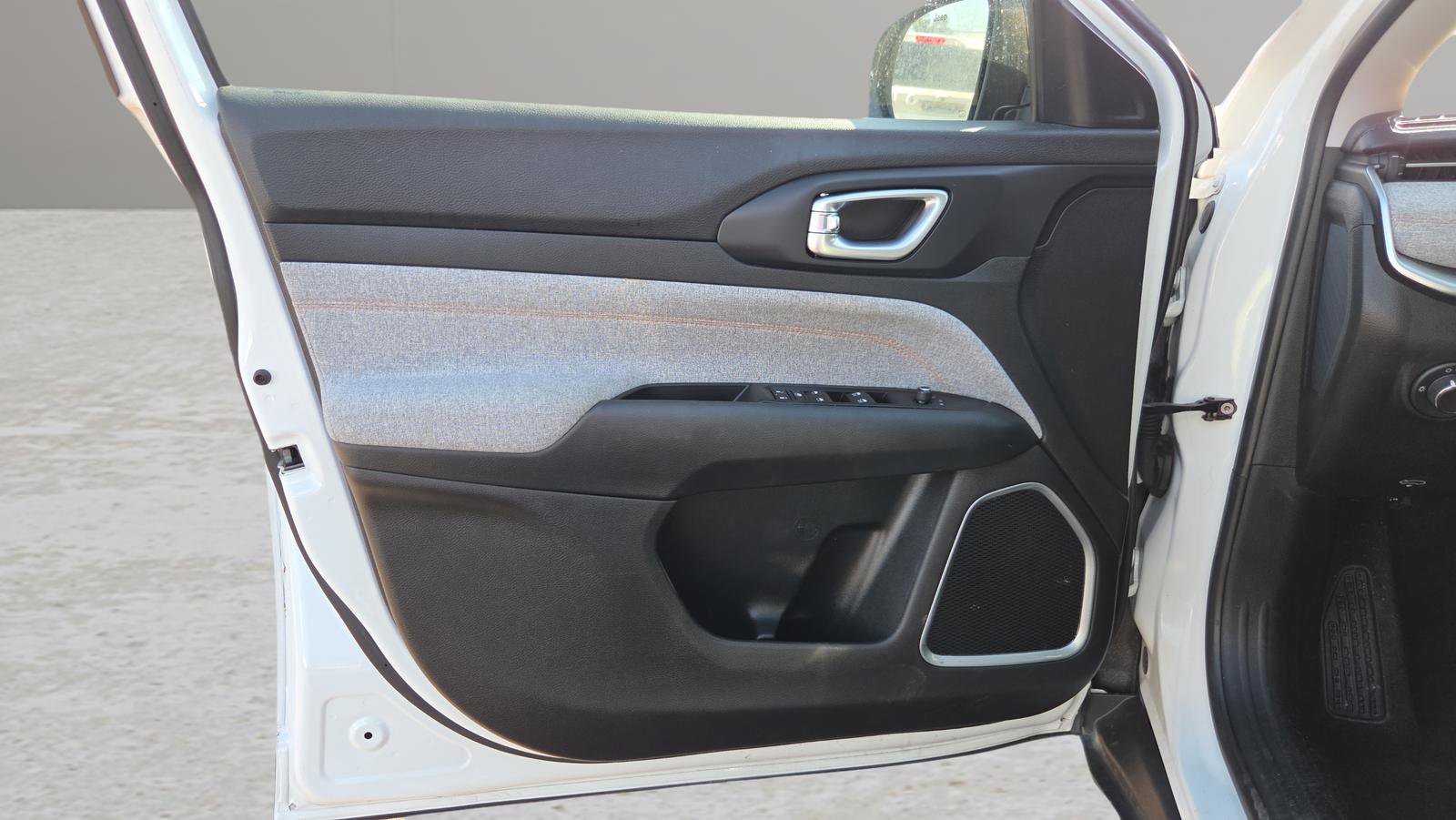 Used 2022 Jeep Compass Sport image 26