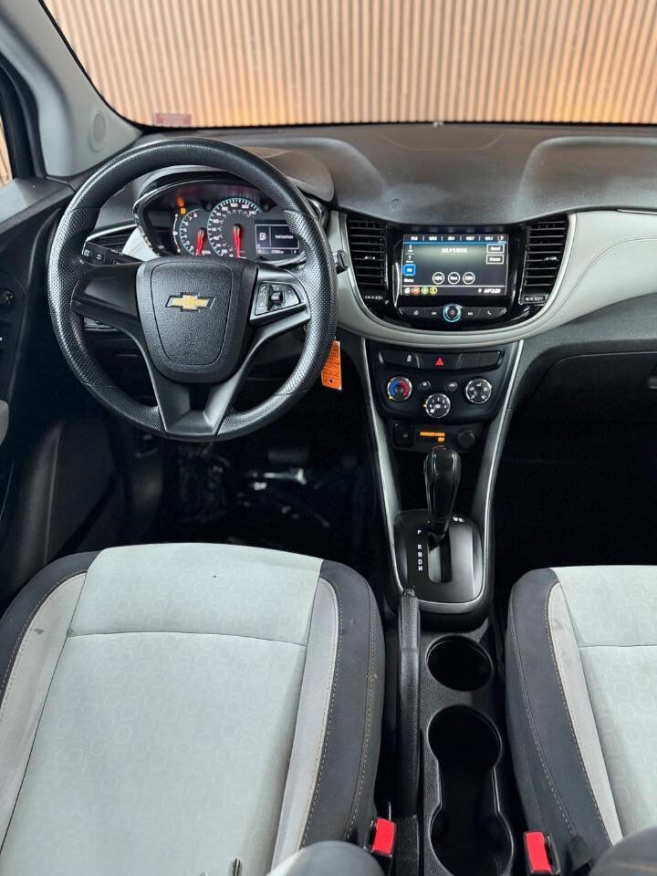Used 2018 Chevrolet Trax LS w/ LPO, Cargo Package FWD image 13
