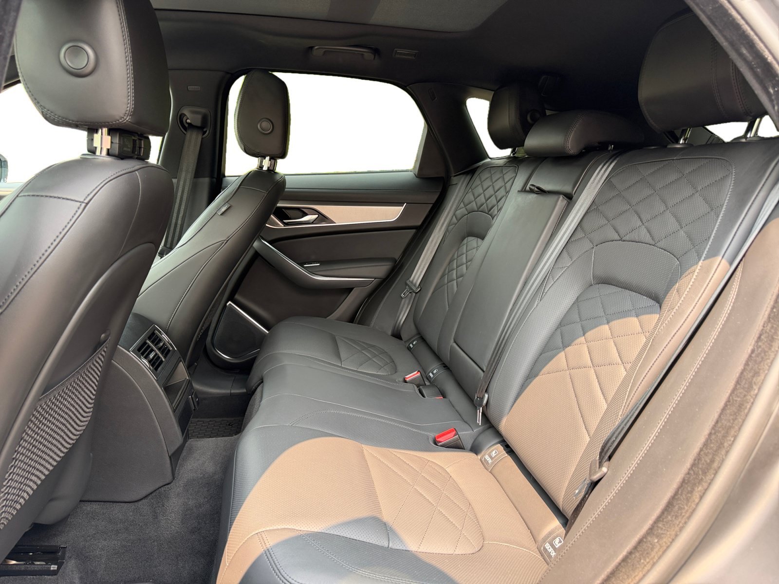 Used 2023 Jaguar F-PACE S AWD/4WD image 16