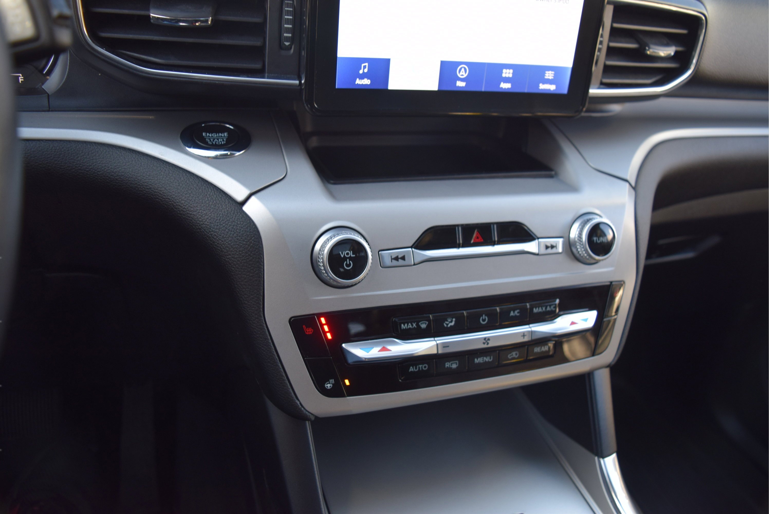 Used 2022 Ford Explorer XLT w/ Equipment Group 202A image 17