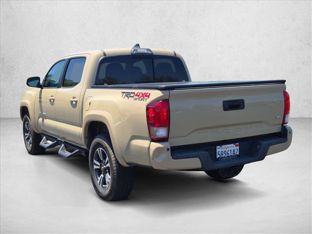 Used 2017 Toyota Tacoma TRD Sport AWD/4WD image 8