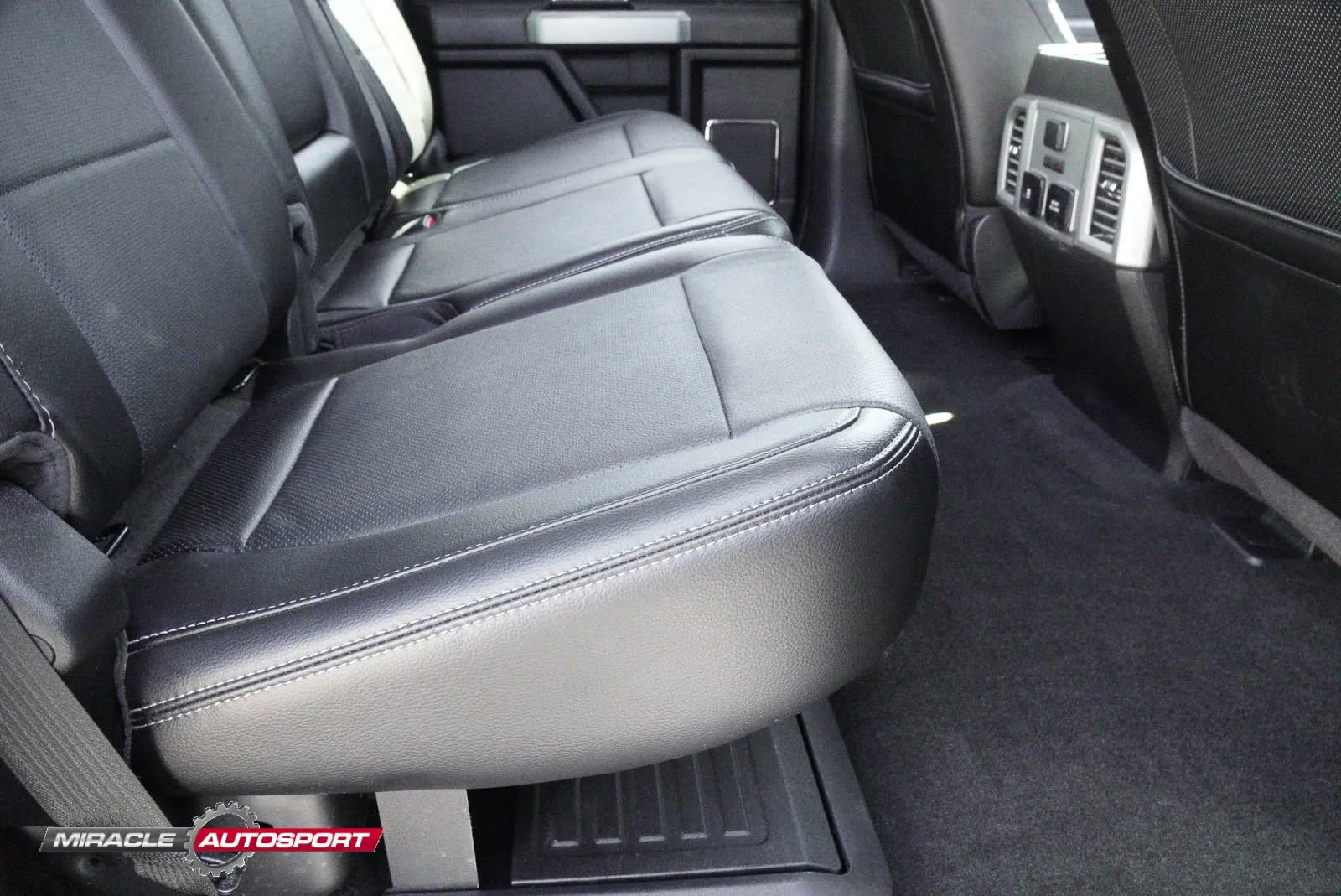 Used 2017 Ford F350 Lariat w/ Lariat Ultimate Package image 37