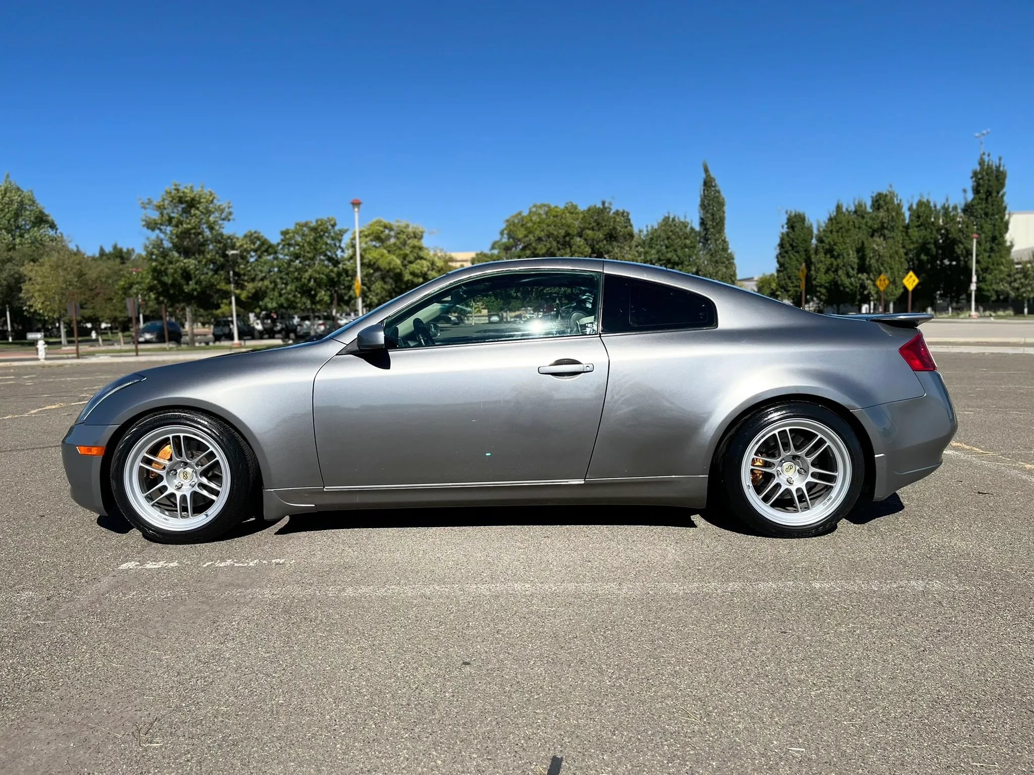 Used 2004 INFINITI G35 Coupe w/ Premium Pkg RWD image 8