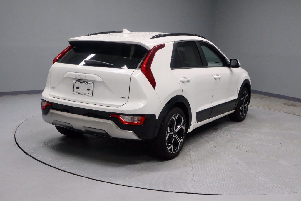 Used 2025 Kia Niro EX Touring FWD image 11