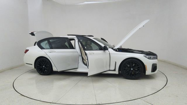 Used 2022 BMW 740i w/ M Sport Package image 74