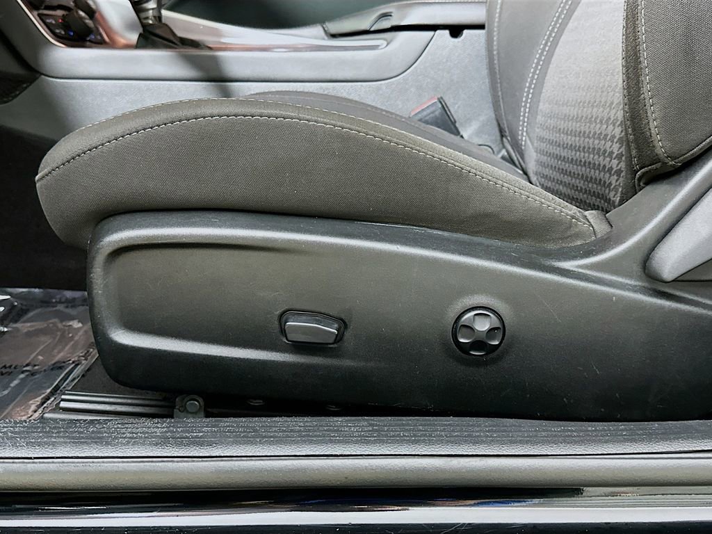 Used 2019 Dodge Challenger SXT image 22