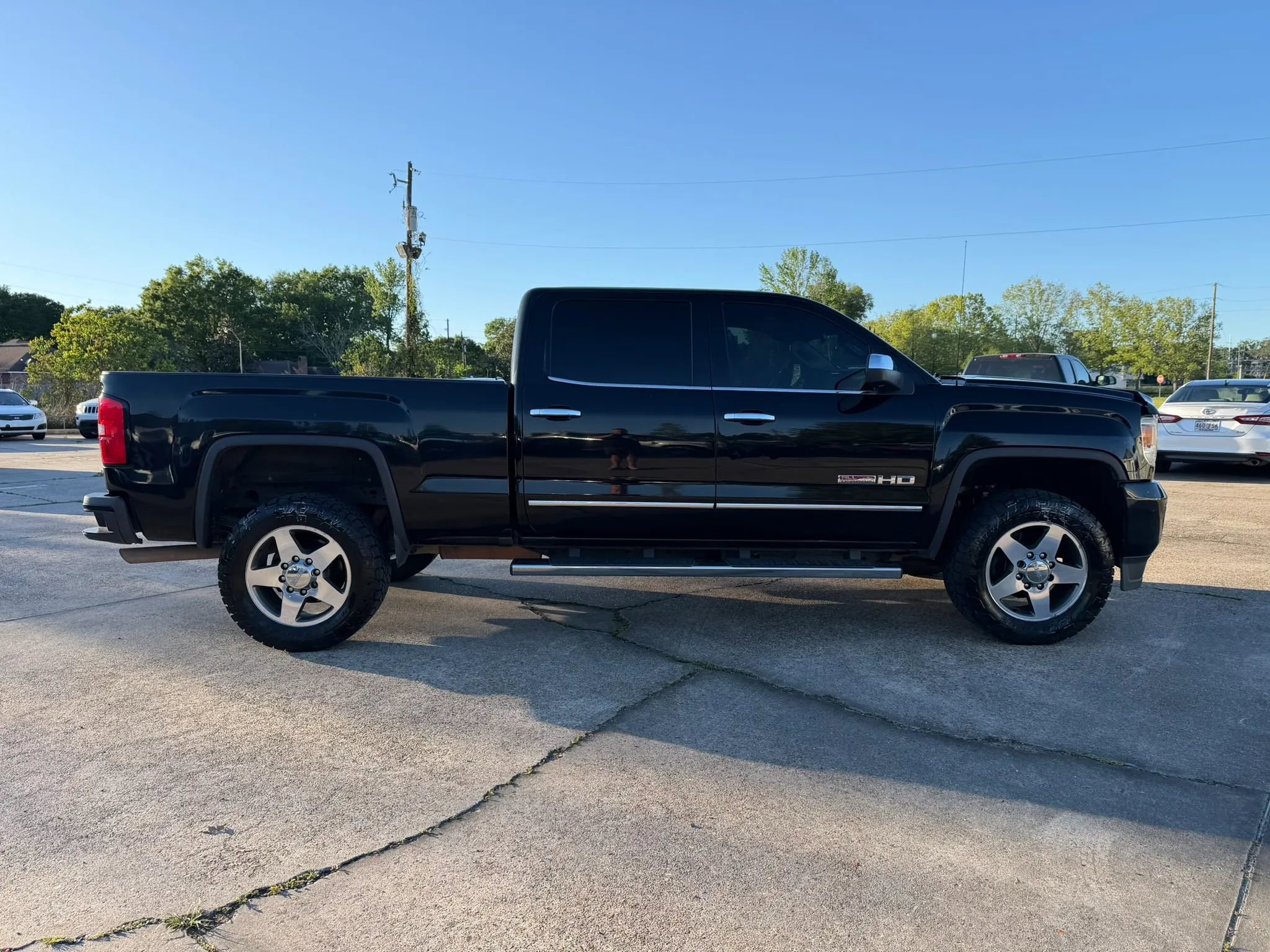 Used 2017 GMC Sierra 2500 SLT w/ All Terrain HD Package image 4